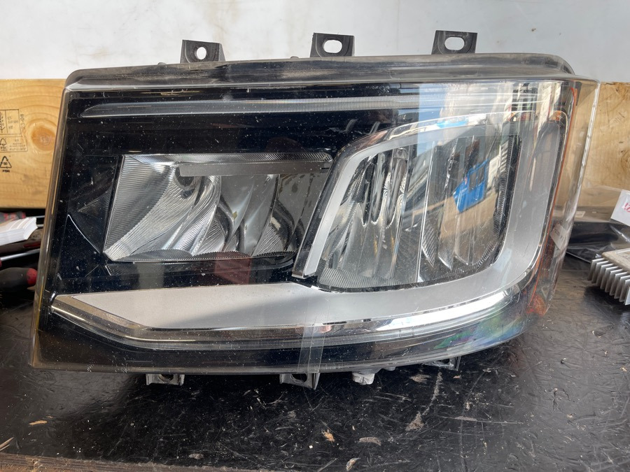SCANIA HEAD LAMP 2379882 - Lights/ Lighting for Truck: picture 1 SCANIA HEAD LAMP 2379882 - Lights/ Lighting for Truck: picture 1