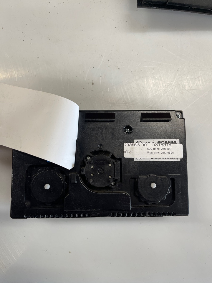 SCANIA HEAT PANEL 2040484 - Dashboard for Truck: picture 1 SCANIA HEAT PANEL 2040484 - Dashboard for Truck: picture 1