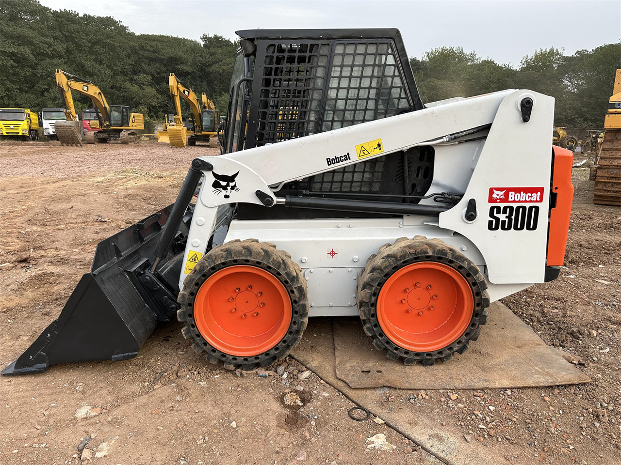 Skid steer loader BOBCAT S300: picture 6