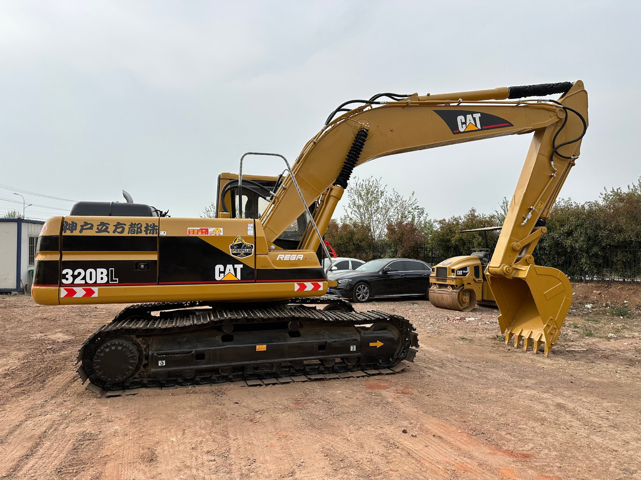 CAT 320BL crawler excavator - Crawler excavator: picture 3 CAT 320BL crawler excavator - Crawler excavator: picture 3
