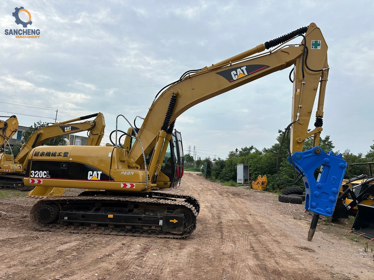 CAT 320CL with hammer - Crawler excavator: picture 1 CAT 320CL with hammer - Crawler excavator: picture 1