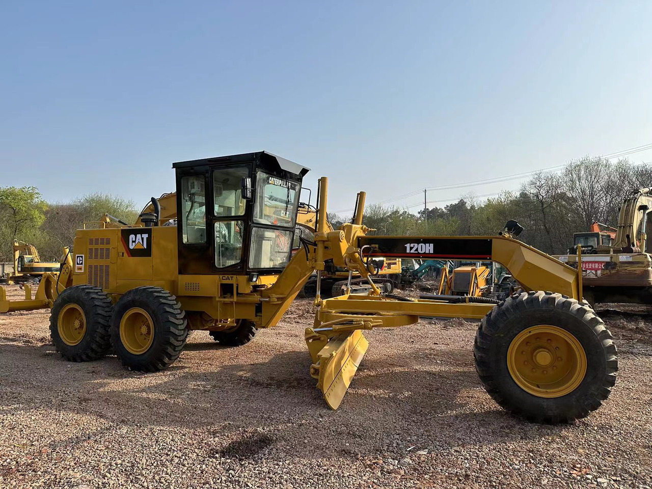 CATERPILLAR 120H - Grader: picture 4 CATERPILLAR 120H - Grader: picture 4