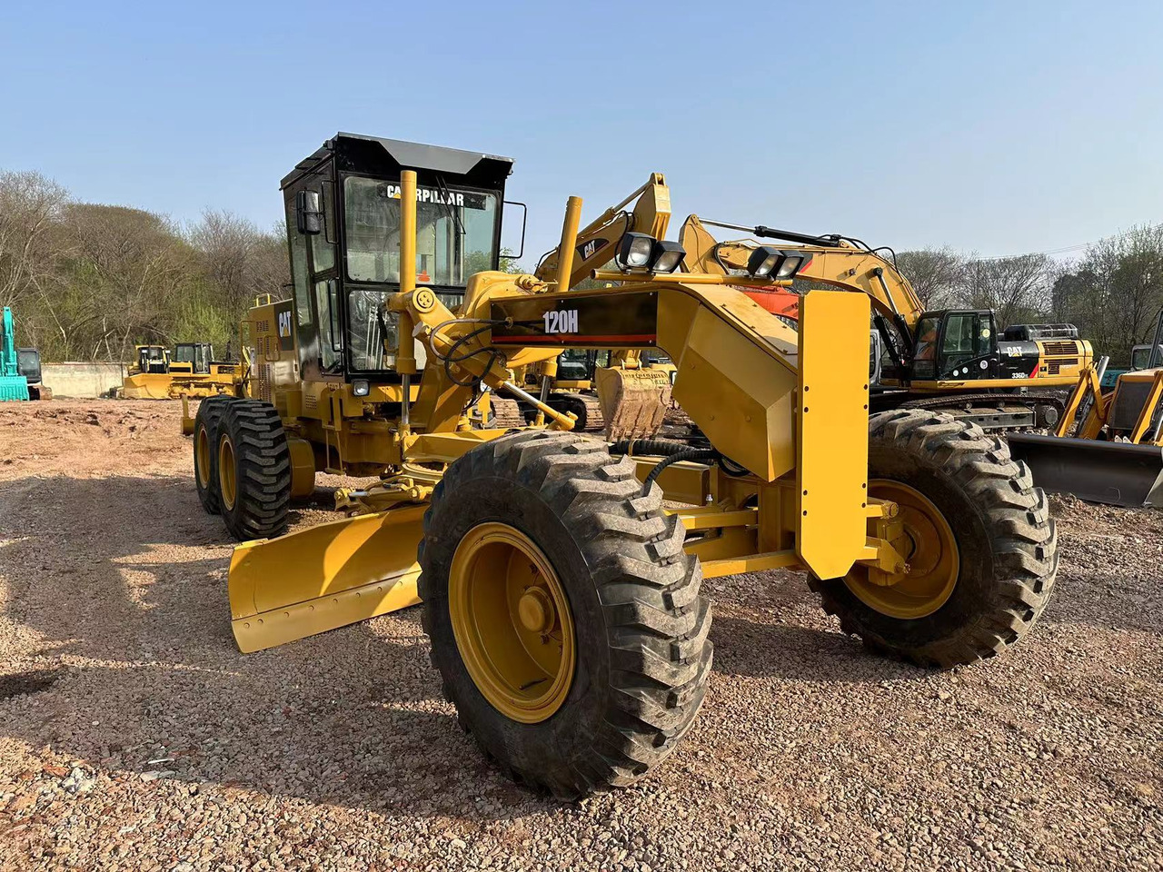 CATERPILLAR 120H - Grader: picture 3 CATERPILLAR 120H - Grader: picture 3