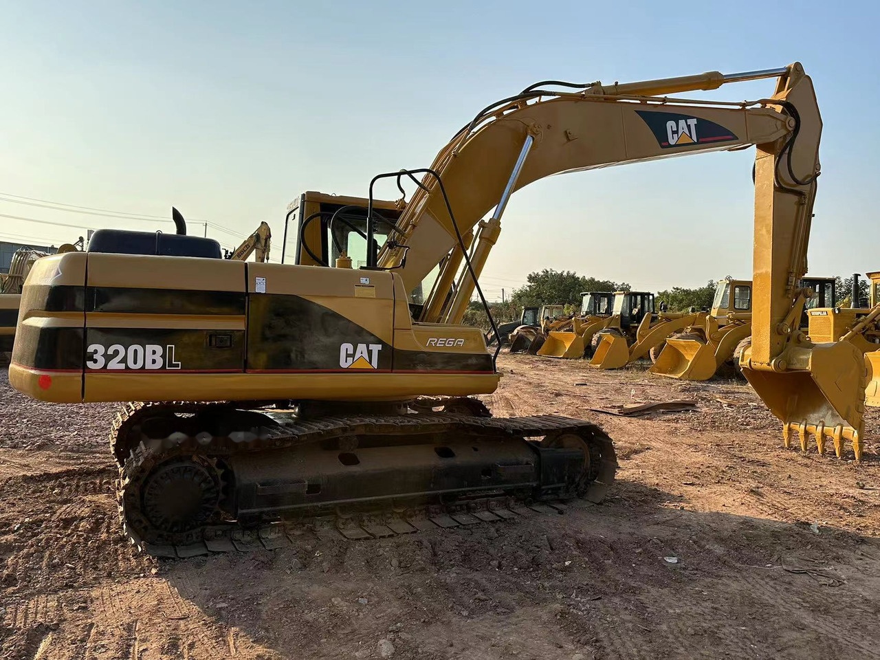 CATERPILLAR 320BL - Crawler excavator: picture 4 CATERPILLAR 320BL - Crawler excavator: picture 4