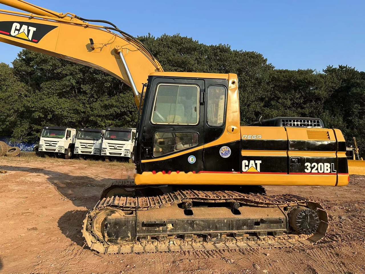 Crawler excavator CATERPILLAR 320BL: picture 12