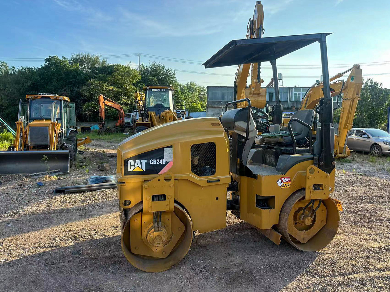 CATERPILLAR CB24B - Roller: picture 2 CATERPILLAR CB24B - Roller: picture 2