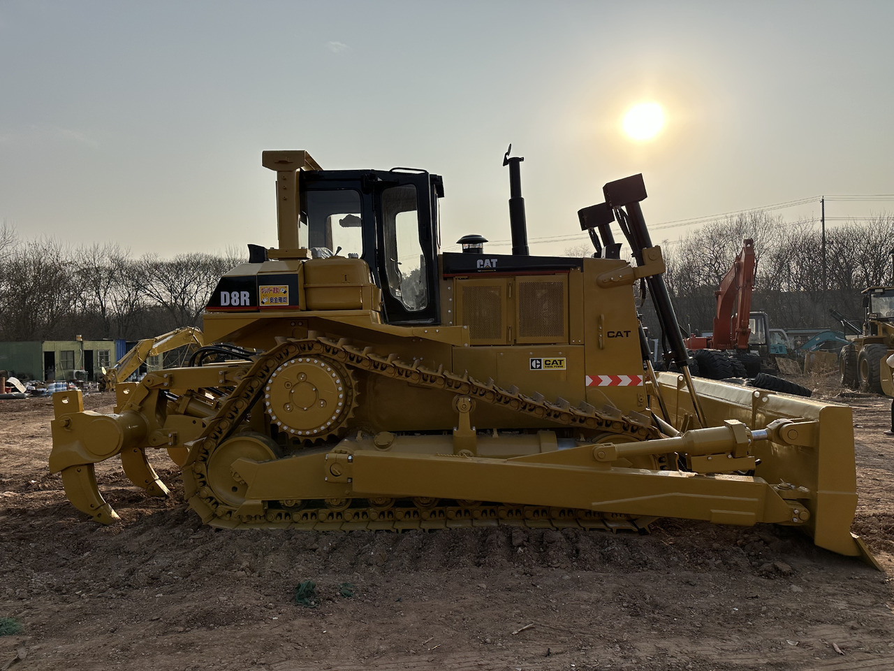 CATERPILLAR D8R Bulldozer - Bulldozer: picture 4 CATERPILLAR D8R Bulldozer - Bulldozer: picture 4