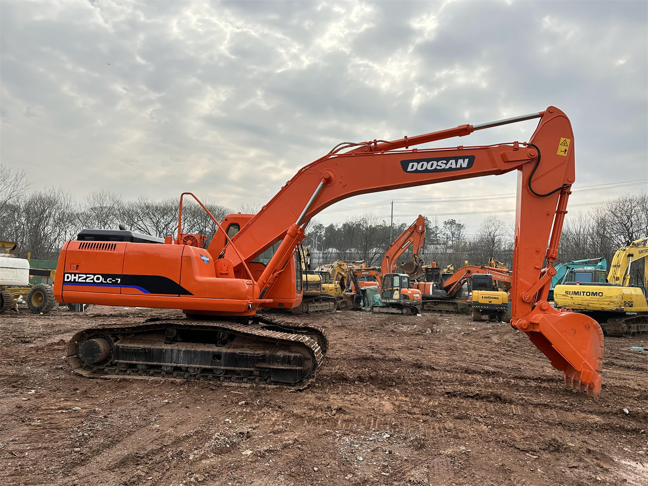 Crawler excavator DOOSAN DH220: picture 16