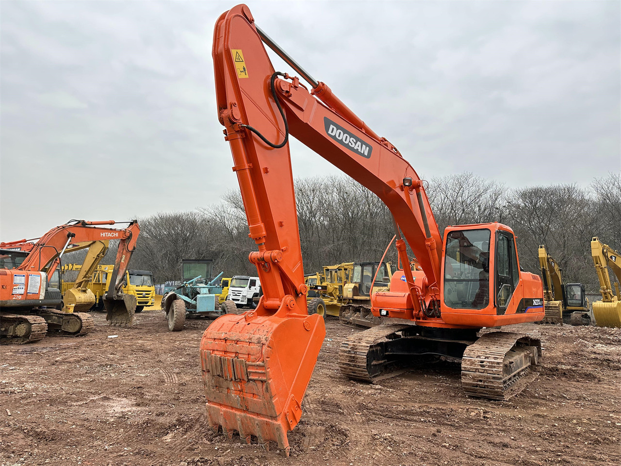 Crawler excavator DOOSAN DH220: picture 8