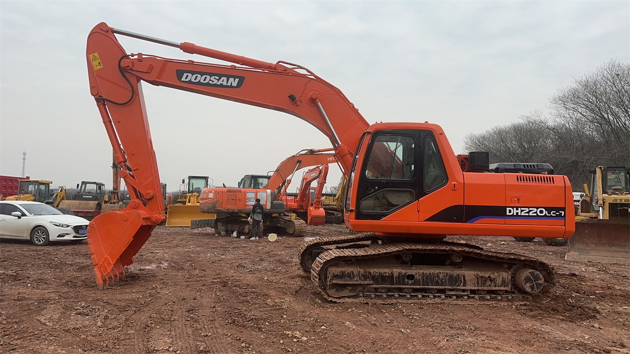 DOOSAN DH220 - Crawler excavator: picture 1 DOOSAN DH220 - Crawler excavator: picture 1