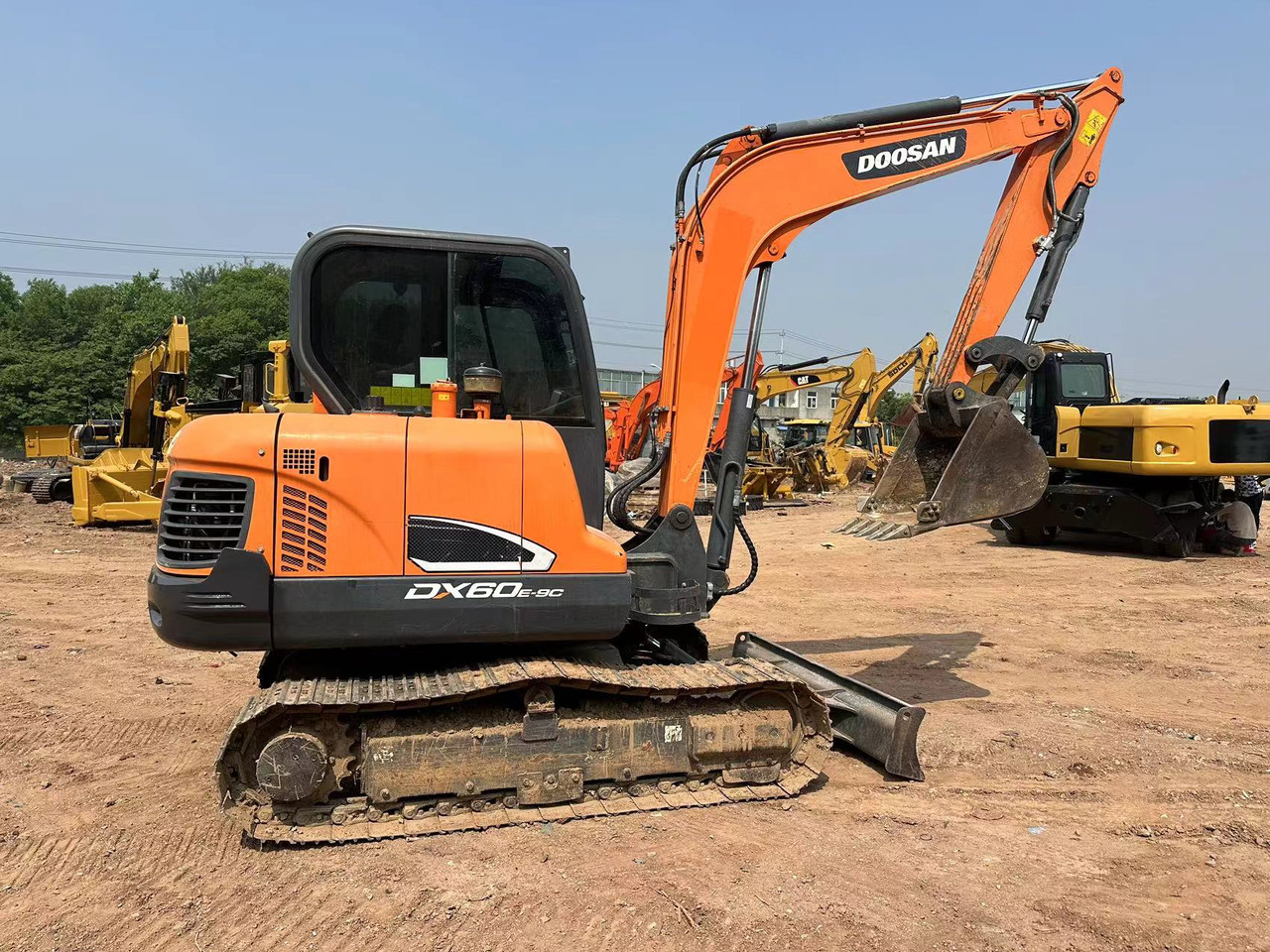 Mini excavator DOOSAN DX60: picture 17