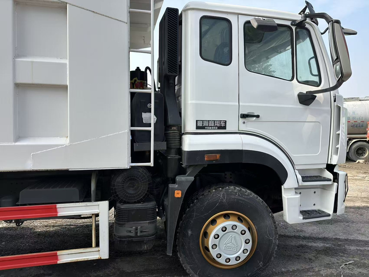 SINOTRUK HOHAN 400HP leasing SINOTRUK HOHAN 400HP: picture 8