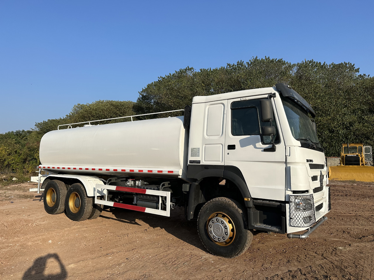 SINOTRUK HOWO 371 Water Tanker Truck - Tanker truck: picture 1 SINOTRUK HOWO 371 Water Tanker Truck - Tanker truck: picture 1