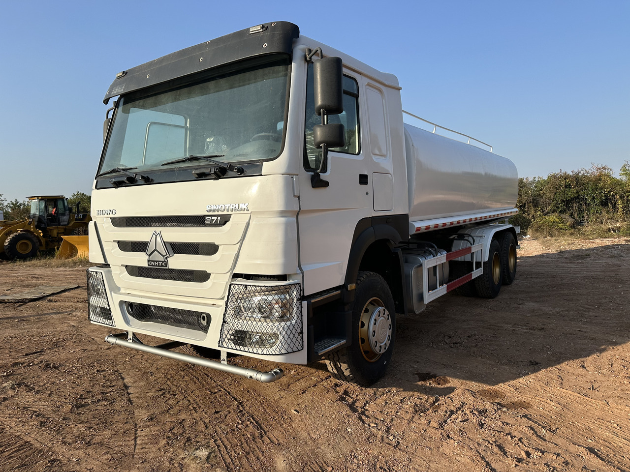 SINOTRUK HOWO 371 Water Tanker Truck - Tanker truck: picture 1 SINOTRUK HOWO 371 Water Tanker Truck - Tanker truck: picture 1