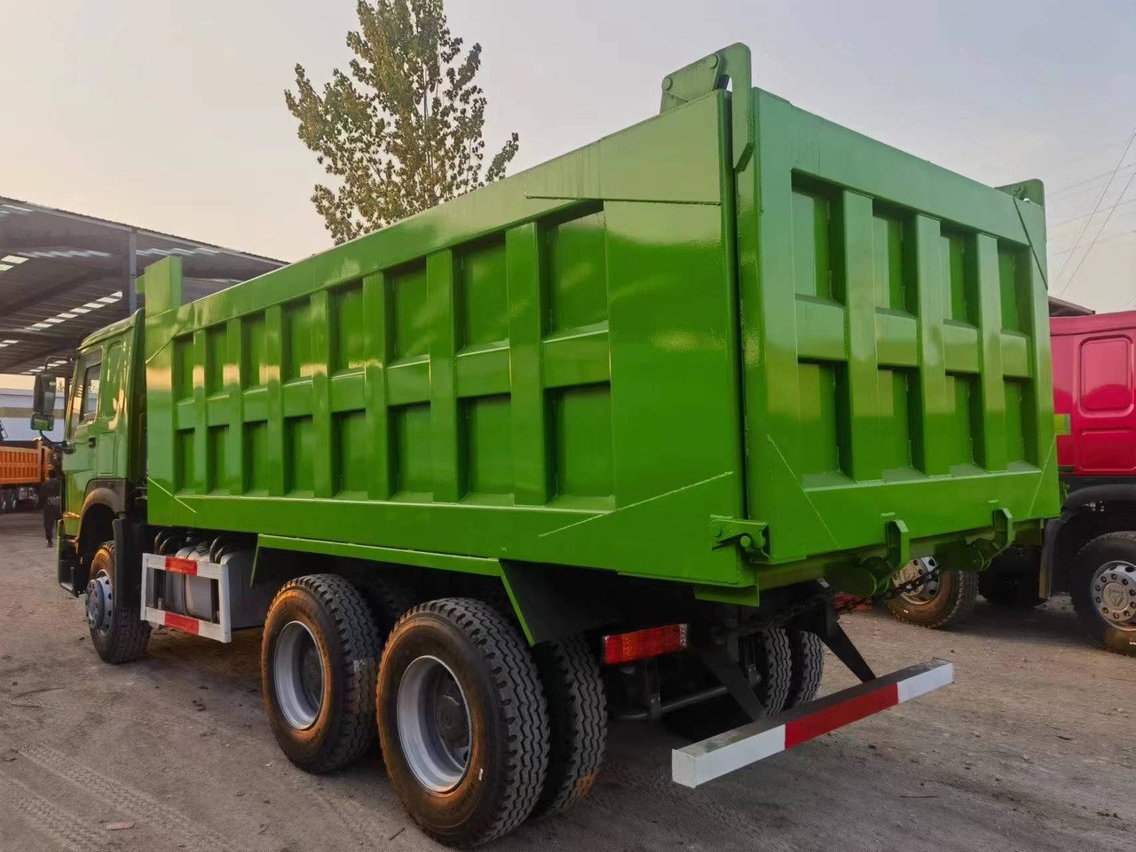 SINOTRUK HOWO 375 - Tipper: picture 3 SINOTRUK HOWO 375 - Tipper: picture 3
