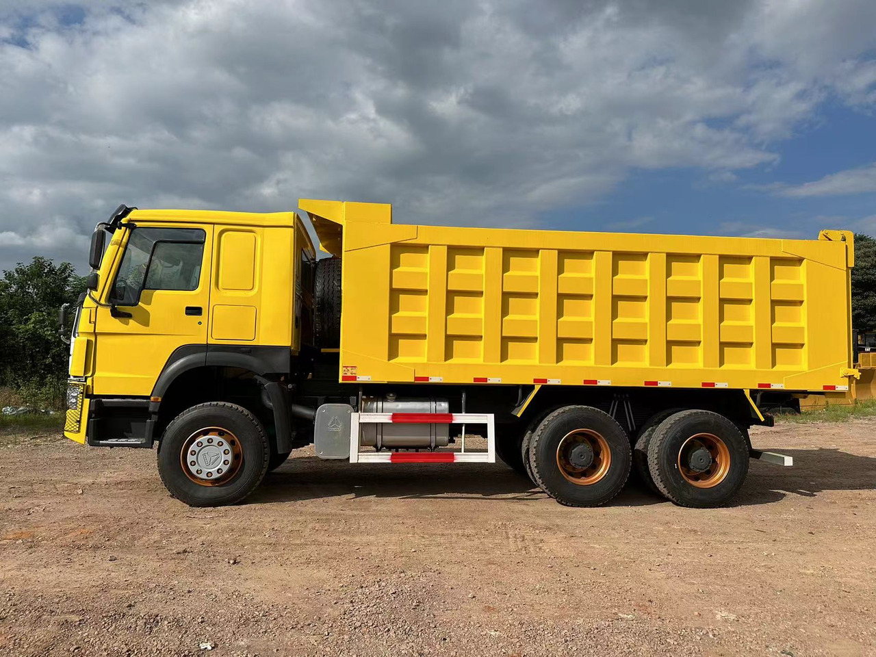 SINOTRUK Howo 371 Dump truck - Tipper: picture 4 SINOTRUK Howo 371 Dump truck - Tipper: picture 4