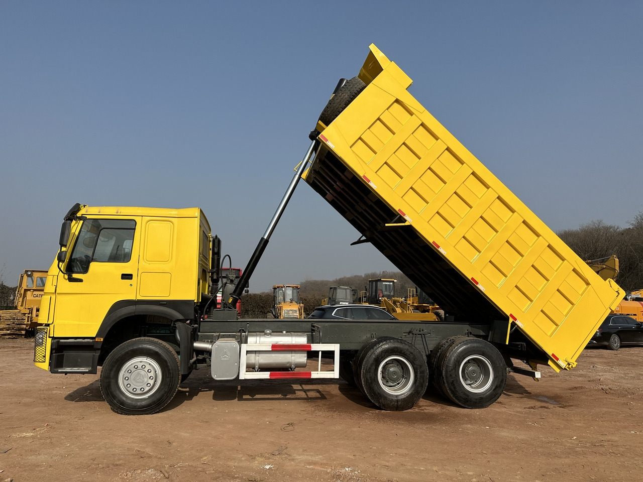 SINOTRUK Howo 6x4 Dump truck 371hp - Tipper: picture 1 SINOTRUK Howo 6x4 Dump truck 371hp - Tipper: picture 1