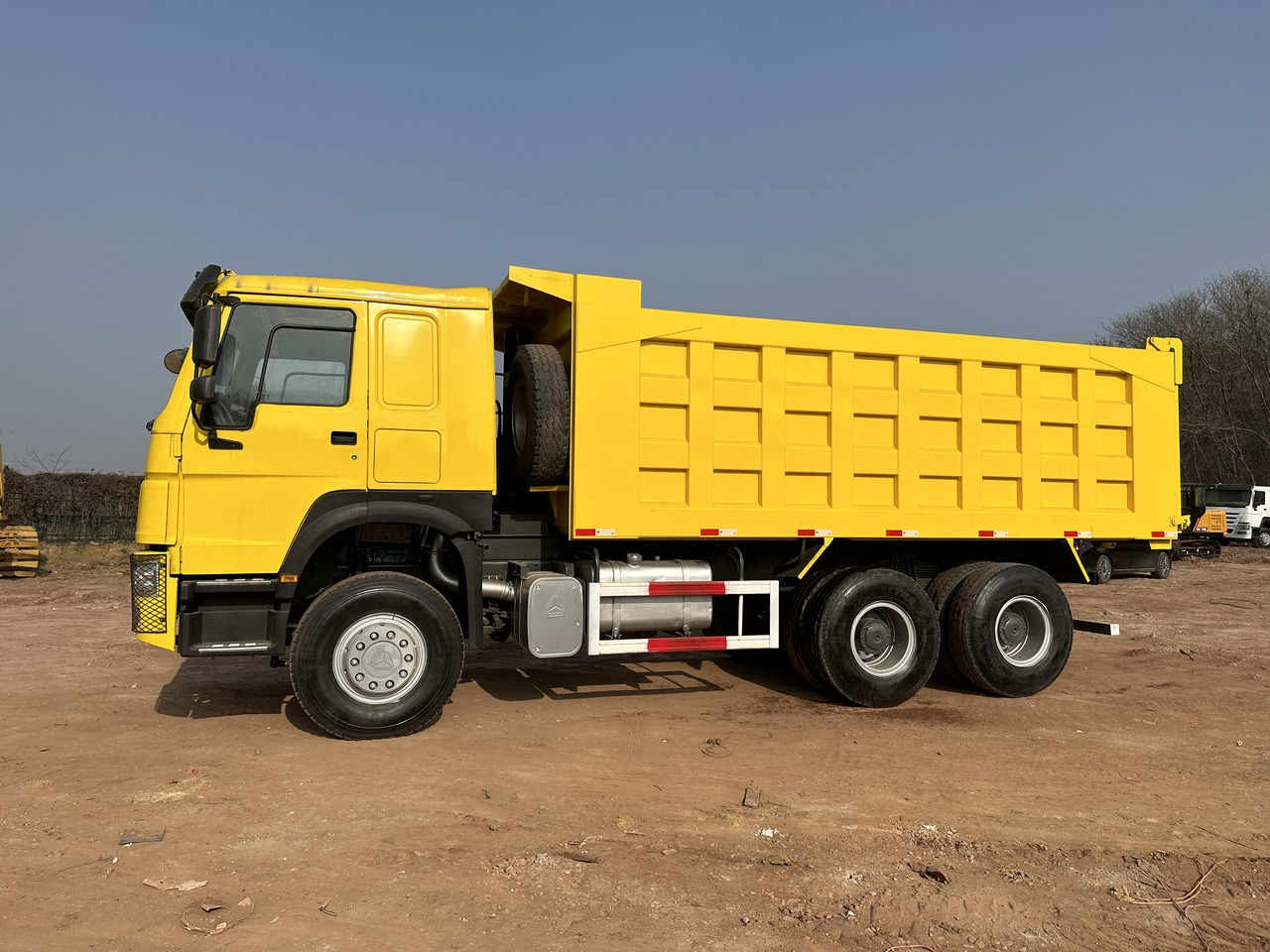 SINOTRUK Howo 6x4 Dump truck 371hp - Tipper: picture 4 SINOTRUK Howo 6x4 Dump truck 371hp - Tipper: picture 4