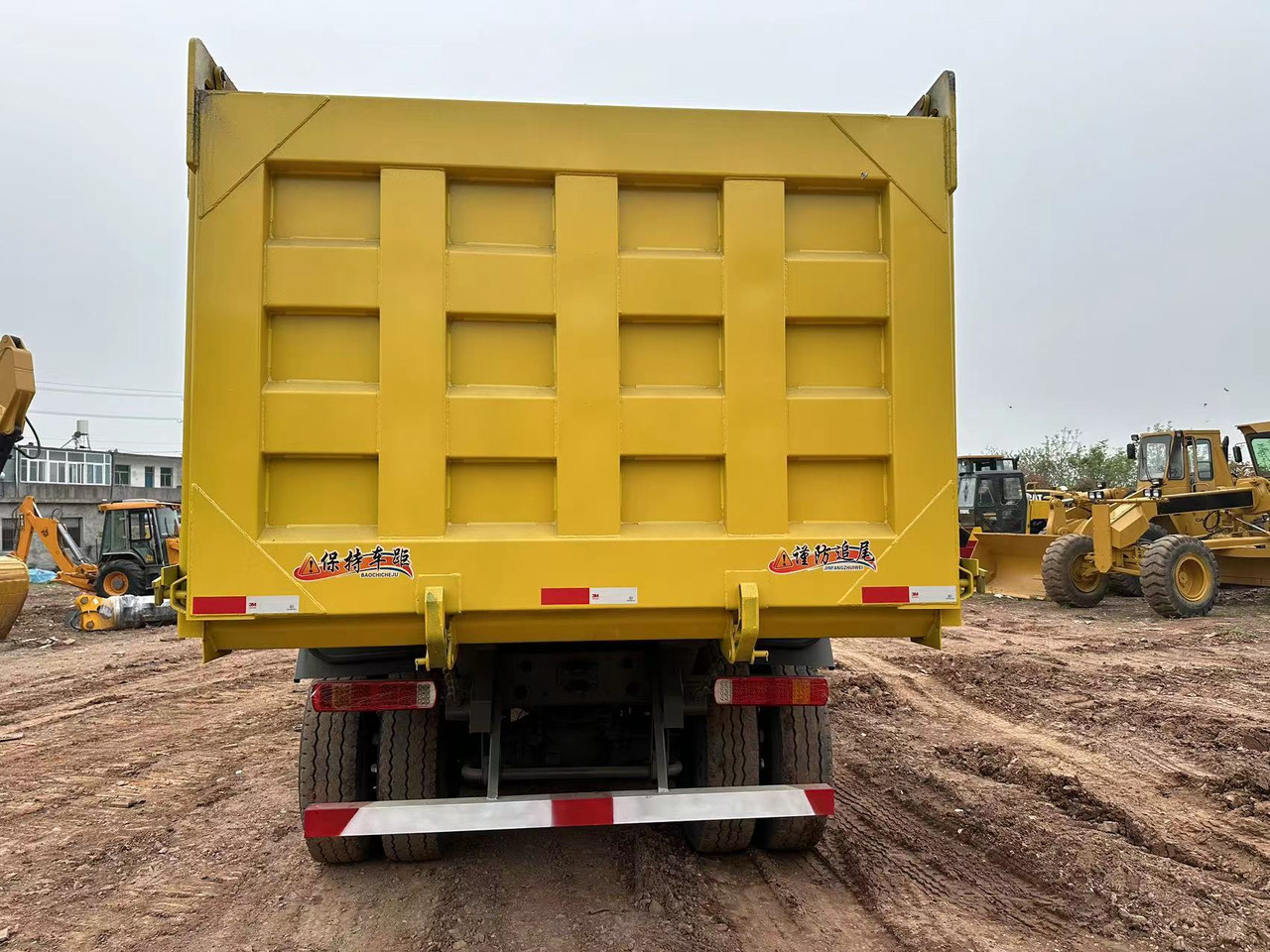 SINOTRUK Howo Dump truck 371 leasing SINOTRUK Howo Dump truck 371: picture 11