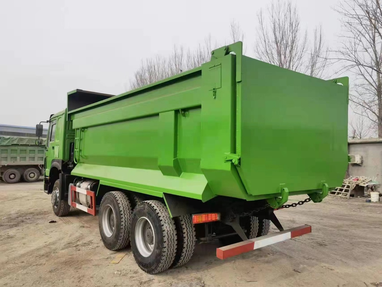 SINOTRUK Howo Dump truck 371hp - Tipper: picture 4 SINOTRUK Howo Dump truck 371hp - Tipper: picture 4