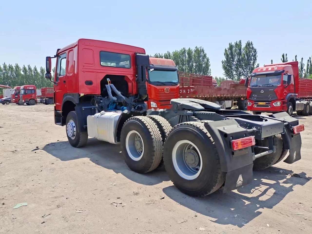 SINOTRUK Howo tractor unit 420 - Tractor unit: picture 2 SINOTRUK Howo tractor unit 420 - Tractor unit: picture 2