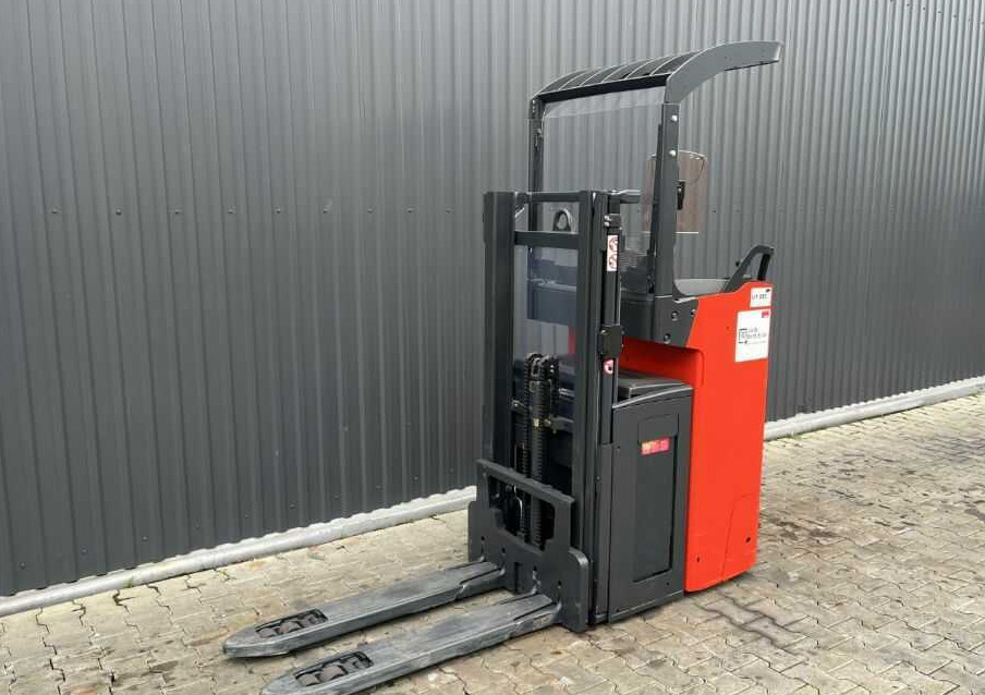 Linde D12R - Stacker: picture 1 Linde D12R - Stacker: picture 1