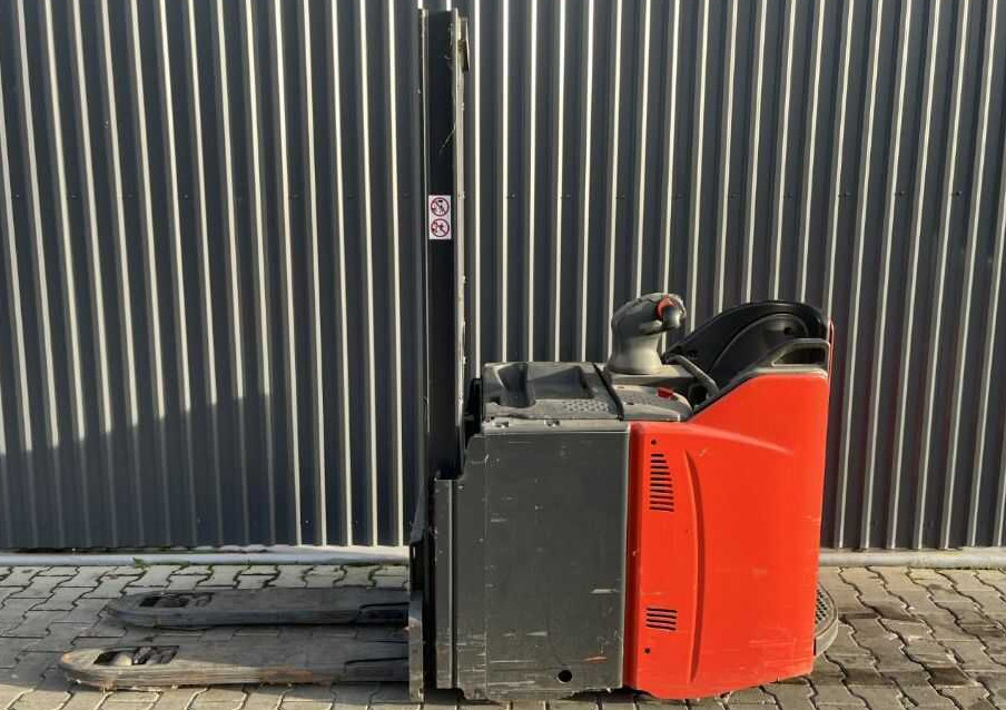 Linde D12SP - Stacker: picture 2 Linde D12SP - Stacker: picture 2