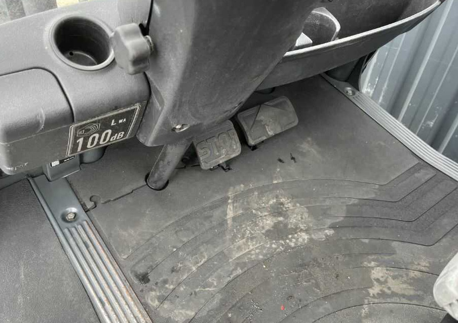 LPG forklift Linde H25T-02: picture 8