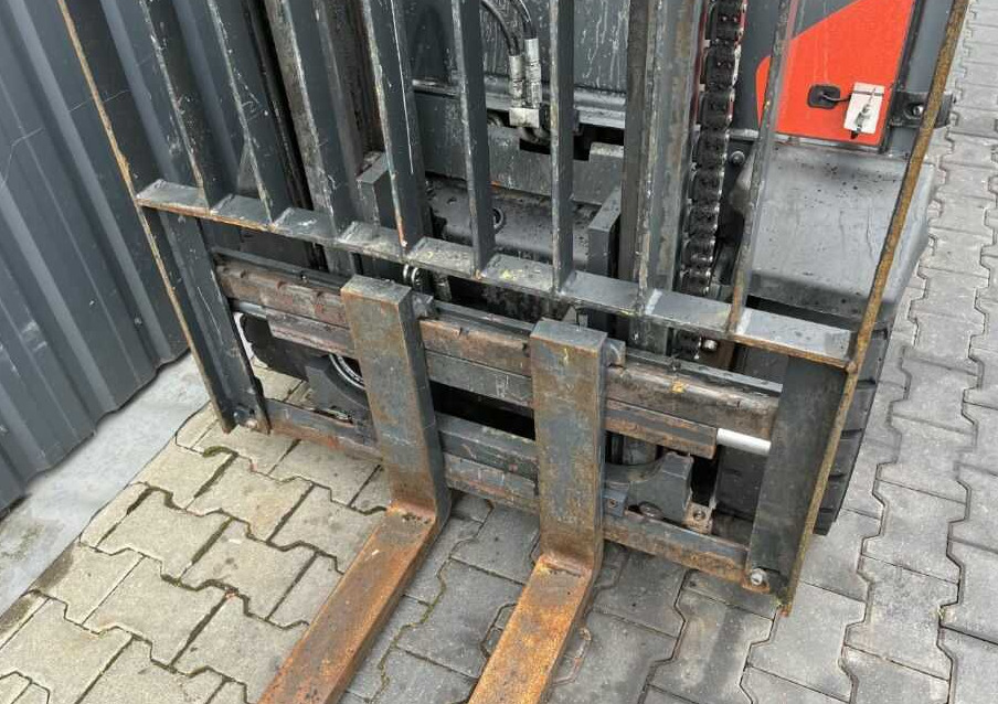 LPG forklift Linde H25T-02: picture 9