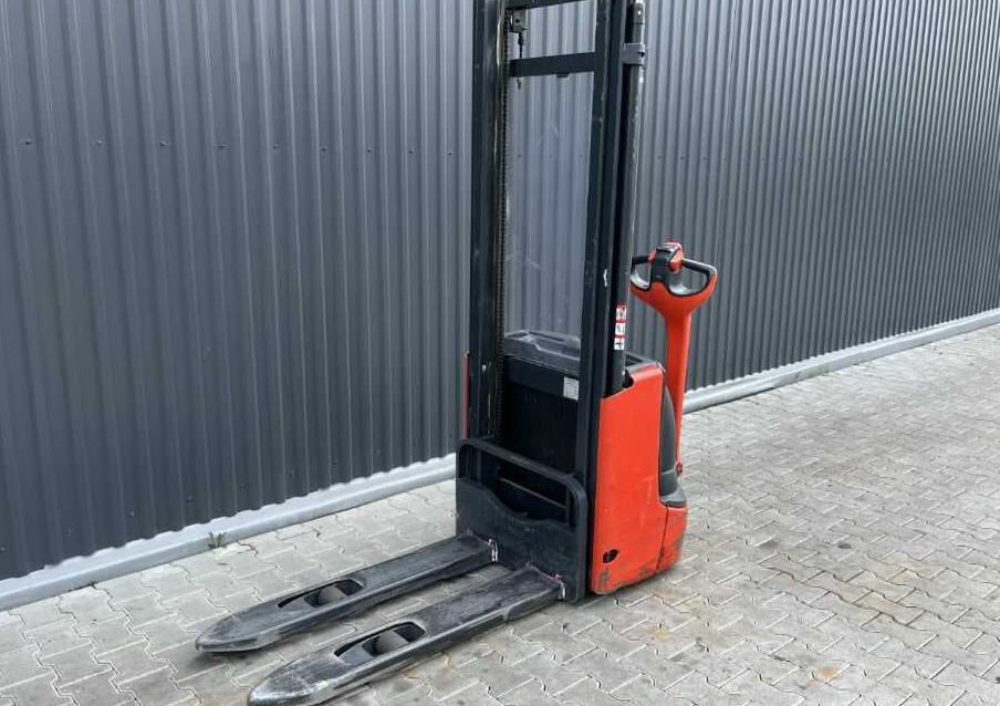Linde L12 - Stacker: picture 4 Linde L12 - Stacker: picture 4