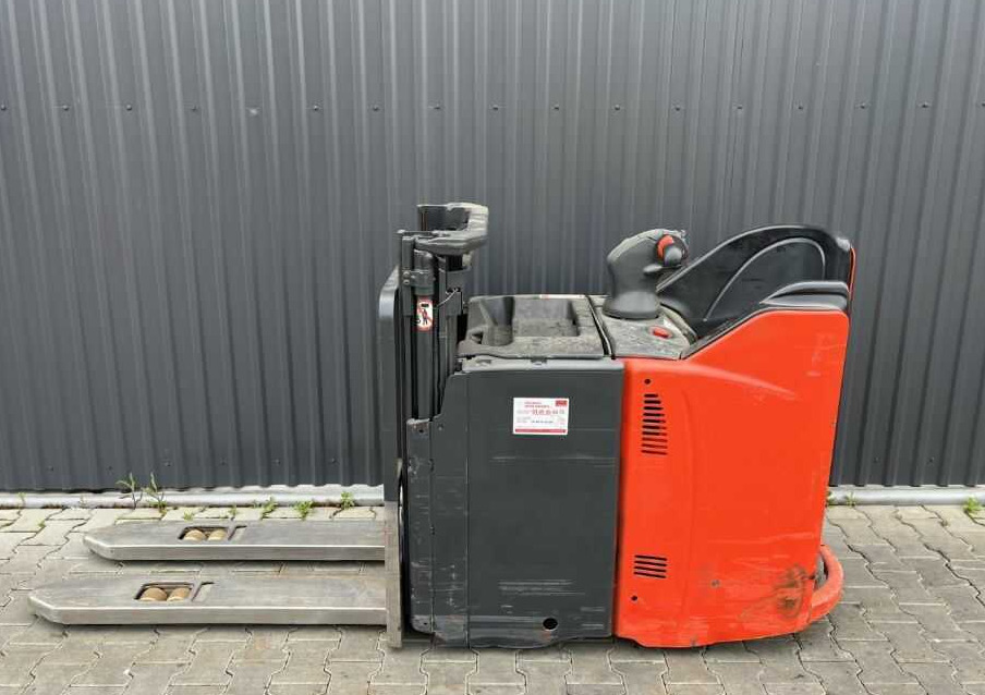 Linde L12SP - Stacker: picture 2 Linde L12SP - Stacker: picture 2