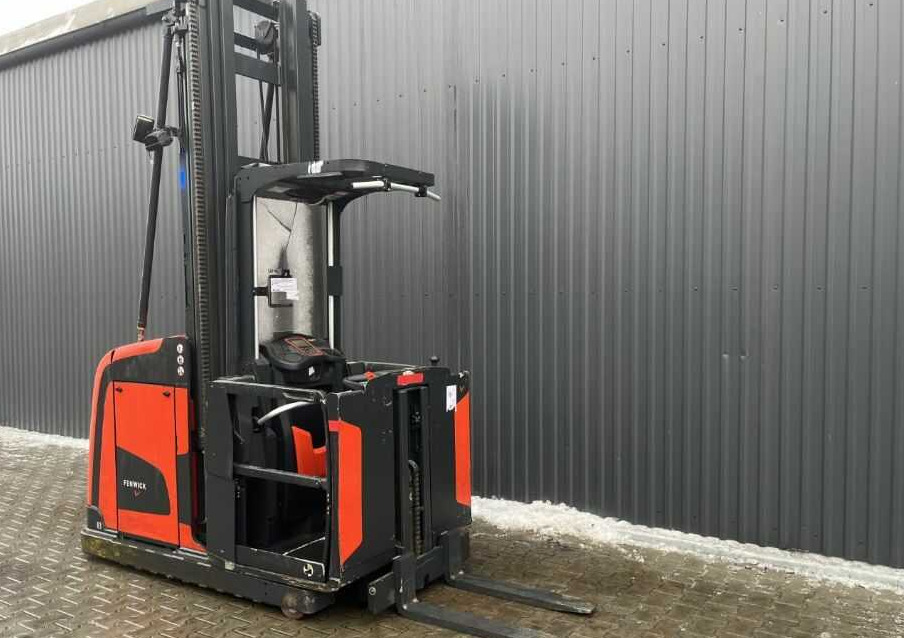 Linde V12 - Order picker: picture 3 Linde V12 - Order picker: picture 3