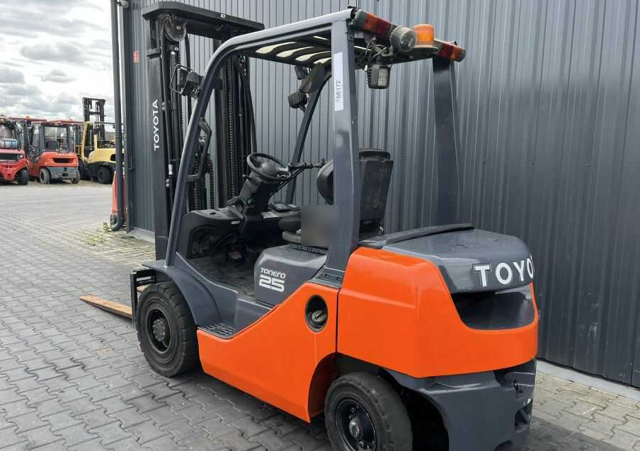 Toyota 8FGF25 - Diesel forklift: picture 3 Toyota 8FGF25 - Diesel forklift: picture 3
