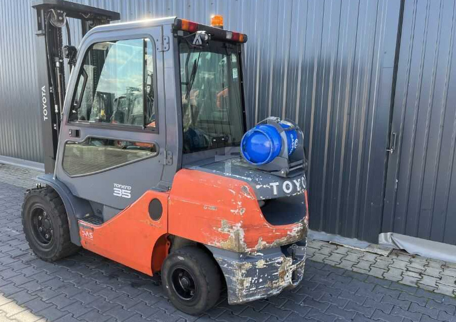 Toyota 8FGJF35 - LPG forklift: picture 3 Toyota 8FGJF35 - LPG forklift: picture 3