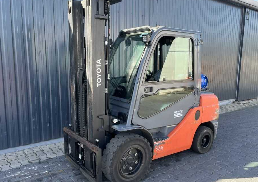 Toyota 8FGJF35 - LPG forklift: picture 1 Toyota 8FGJF35 - LPG forklift: picture 1
