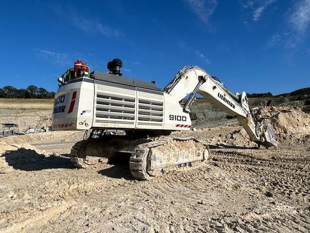 Liebherr R9100 - Excavator: picture 1 Liebherr R9100 - Excavator: picture 1