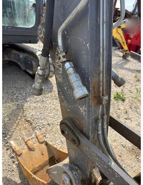 Mecalac 6MCR - Excavator: picture 3 Mecalac 6MCR - Excavator: picture 3