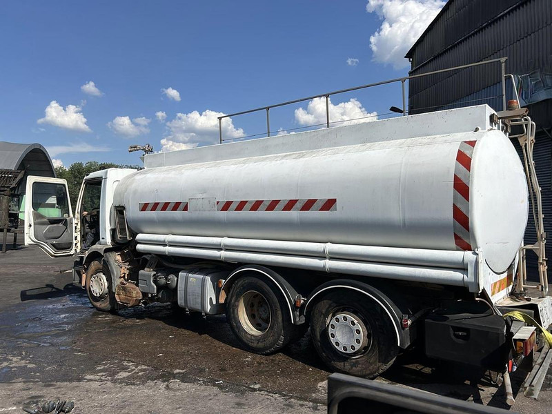 Renault 320 - Tanker truck: picture 2 Renault 320 - Tanker truck: picture 2