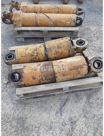 Caterpillar CATERPILLAR 773B VERRIN DE BENNE - - Spare parts: picture 1 Caterpillar CATERPILLAR 773B VERRIN DE BENNE - - Spare parts: picture 1