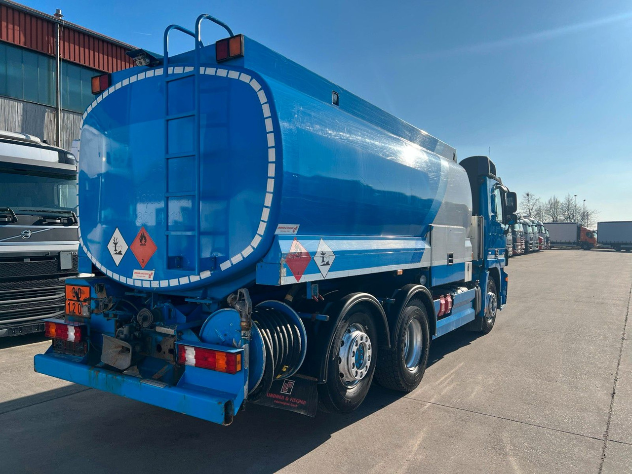 Mercedes-Benz ACTROS 2544 * 3 KAMMER * OBEN/UNTEN * LIFT * - Tanker truck: picture 4 Mercedes-Benz ACTROS 2544 * 3 KAMMER * OBEN/UNTEN * LIFT * - Tanker truck: picture 4