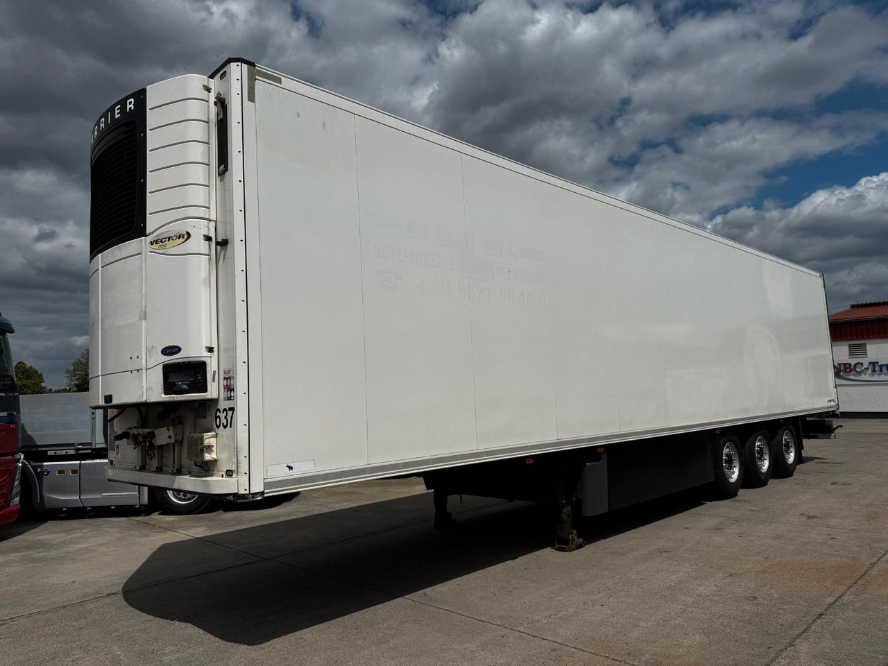 Schmitz Cargobull SKO 24 * CARRIER 1550 * DOPPELSTOCK * PALETTEN - Refrigerator semi-trailer: picture 1 Schmitz Cargobull SKO 24 * CARRIER 1550 * DOPPELSTOCK * PALETTEN - Refrigerator semi-trailer: picture 1