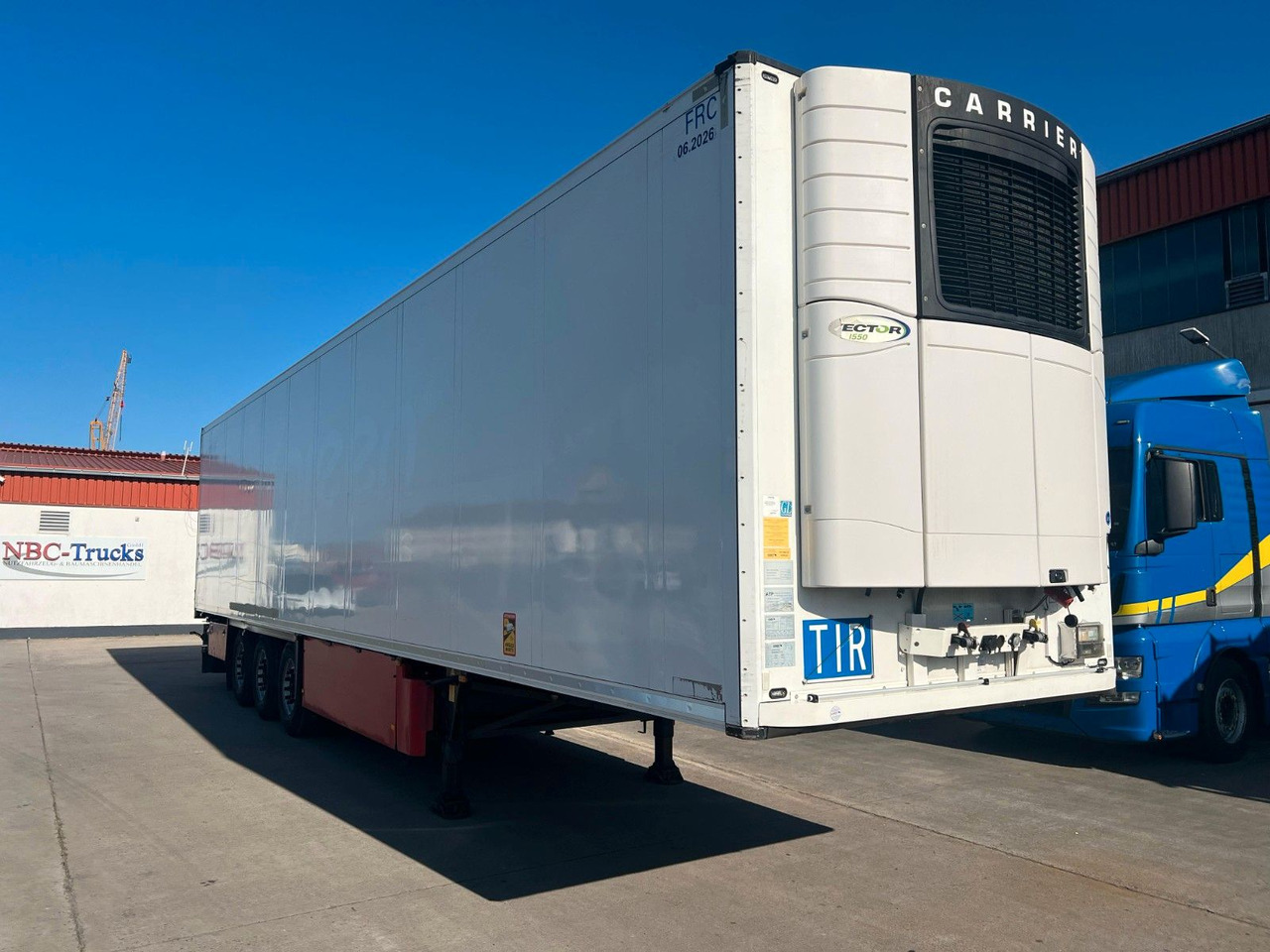 Schmitz Cargobull SKO 24/L * LIFT * CARRIER * DOPPELSTOCK * - Refrigerator semi-trailer: picture 3 Schmitz Cargobull SKO 24/L * LIFT * CARRIER * DOPPELSTOCK * - Refrigerator semi-trailer: picture 3