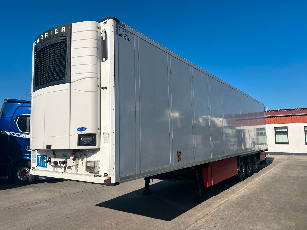 Schmitz Cargobull SKO 24/L * LIFT * CARRIER * DOPPELSTOCK * - Refrigerator semi-trailer: picture 1 Schmitz Cargobull SKO 24/L * LIFT * CARRIER * DOPPELSTOCK * - Refrigerator semi-trailer: picture 1
