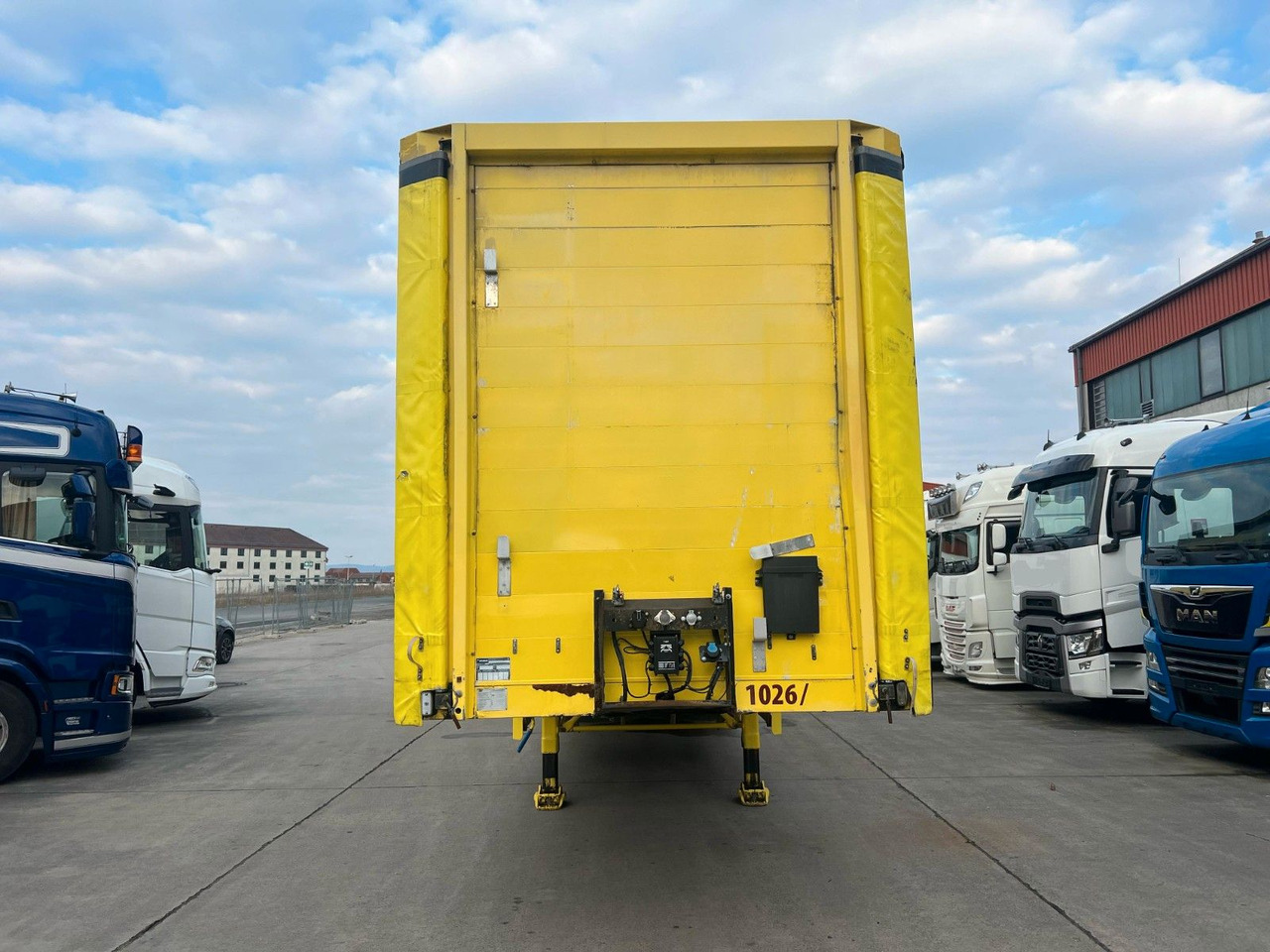 Schwarzmüller SPA 3E * PR.PL. * LENK/LIFTACHSE * LUFTFEDERUNG* - Curtainsider semi-trailer: picture 2 Schwarzmüller SPA 3E * PR.PL. * LENK/LIFTACHSE * LUFTFEDERUNG* - Curtainsider semi-trailer: picture 2