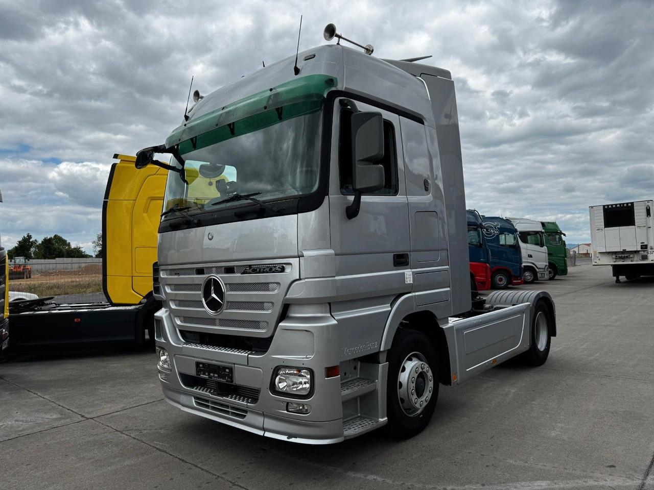 Mercedes-Benz ACTROS 1844 * AUTOMATIK * TOP * NEUE REIFEN - Tractor unit: picture 1 Mercedes-Benz ACTROS 1844 * AUTOMATIK * TOP * NEUE REIFEN - Tractor unit: picture 1