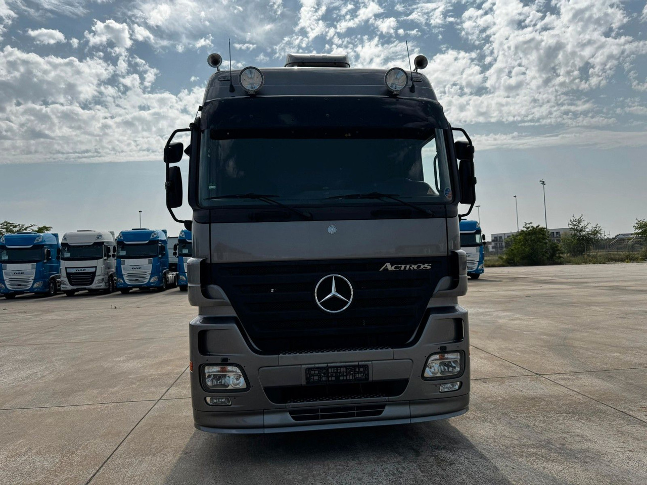 Mercedes-Benz ACTROS 1844 * AUTOMATIK * TOP * NEUE REIFEN - Tractor unit: picture 2 Mercedes-Benz ACTROS 1844 * AUTOMATIK * TOP * NEUE REIFEN - Tractor unit: picture 2