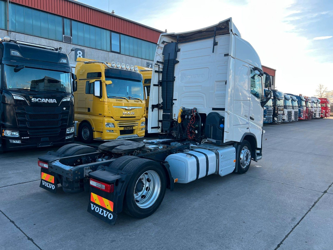 Volvo FH 460 * LOWLINER * RETARDER * VOLLLUFTFEDERUNG - Tractor unit: picture 5 Volvo FH 460 * LOWLINER * RETARDER * VOLLLUFTFEDERUNG - Tractor unit: picture 5