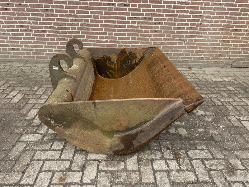 CW30 - Bucket for Construction machinery: picture 2 CW30 - Bucket for Construction machinery: picture 2