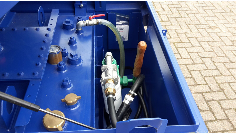 IBC tank met handpomp - Storage tank: picture 3 IBC tank met handpomp - Storage tank: picture 3