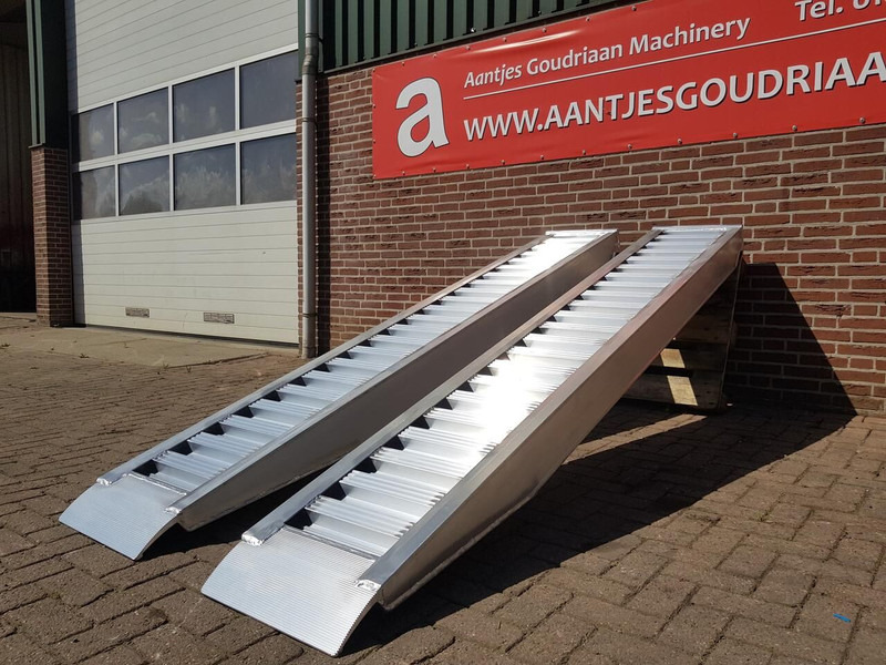 Oprijplanken 3000x450 mm - Loading ramp: picture 4 Oprijplanken 3000x450 mm - Loading ramp: picture 4